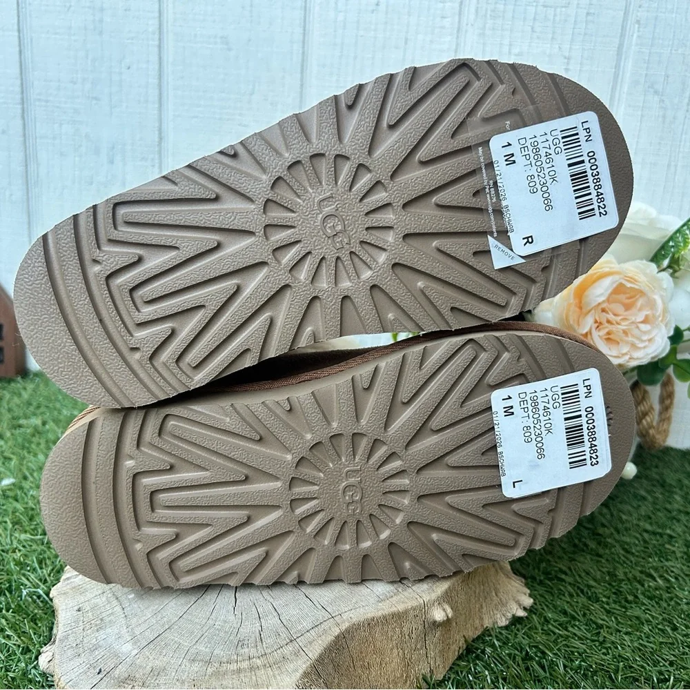 UGG Walker, Toddler, Little Kid & Big Kid $115 Color: Chestnut size 1 NEW